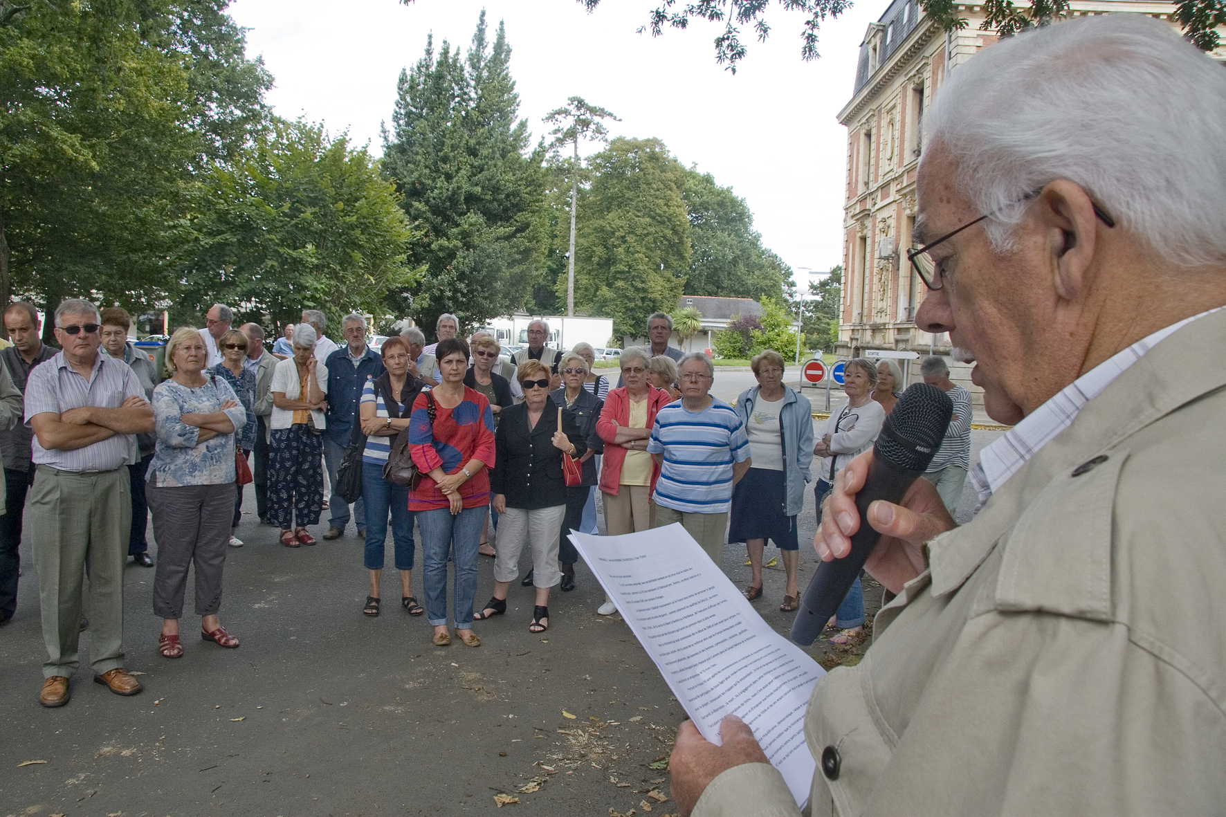 Guy Texier en allocution. © Photo Patrice Morel - 20110903-6837.