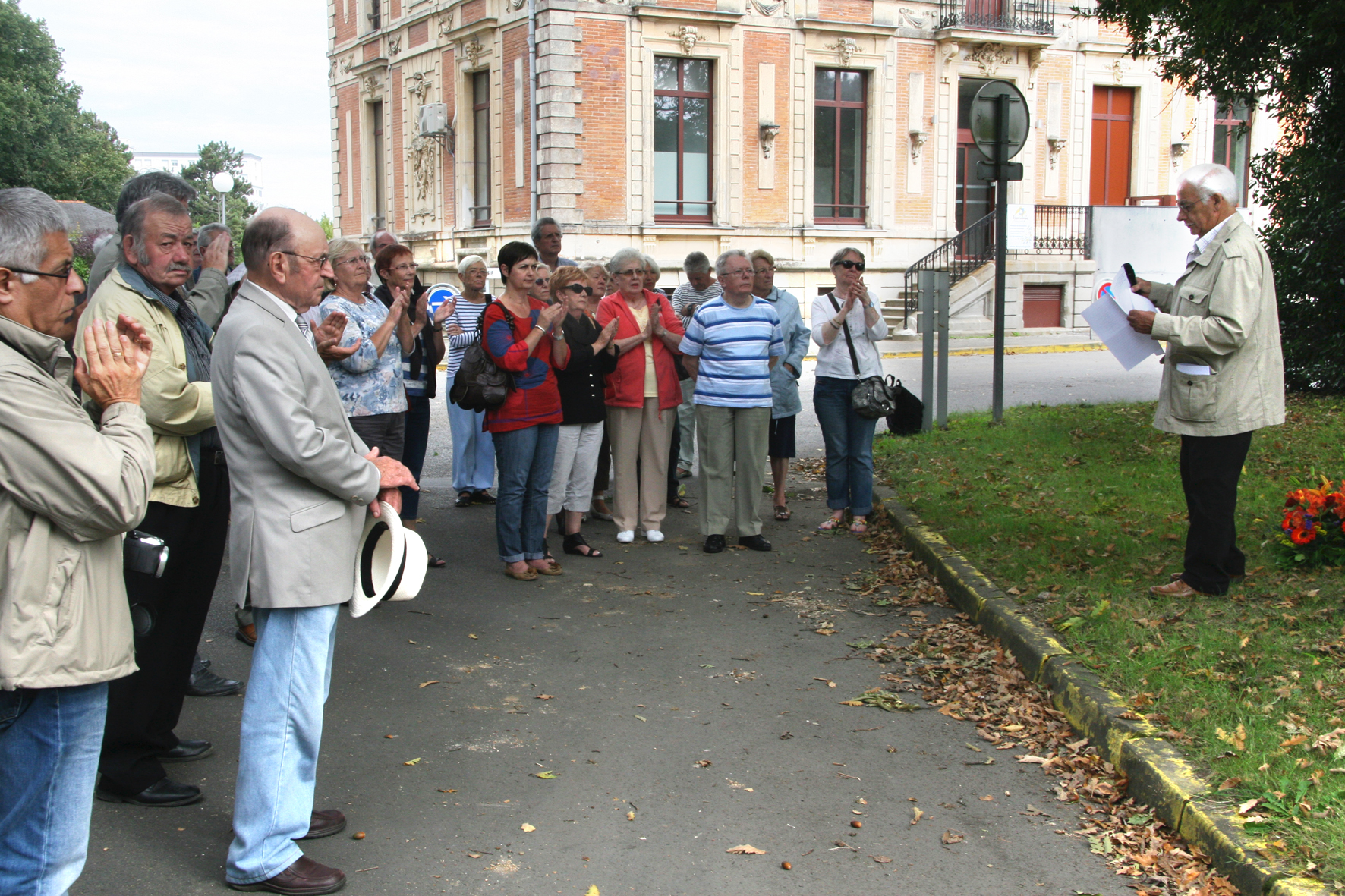 Guy Texier en allocution. © Photo Patrice Morel - 20110903-6941.