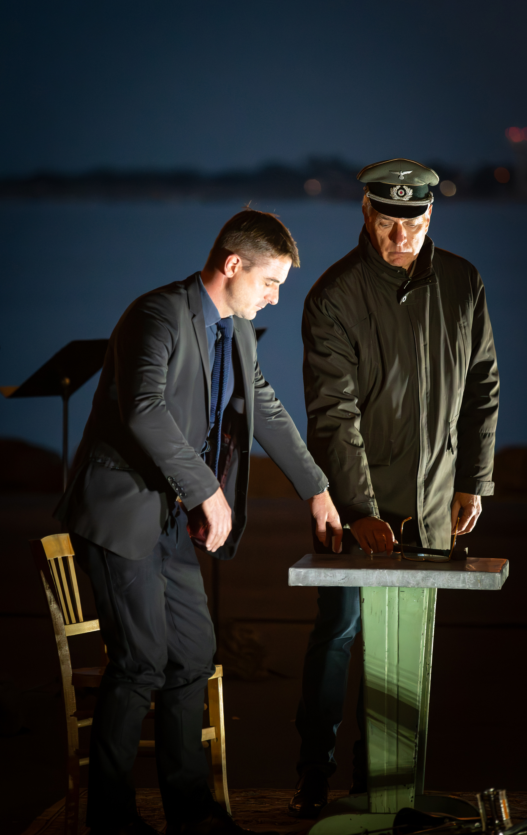 L'officier allemand casse les lunettes de Jean. © Photo Patrick Donval, 20240906-2132.