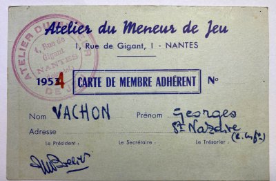 Carte de membre <p>Atelier du Meneur de Jeu</p>Archives départementales de Loire-Atlantique (cote 222 J 1) - Collectif <acronym title="Jean de Neyman">J.d.N.</acronym>