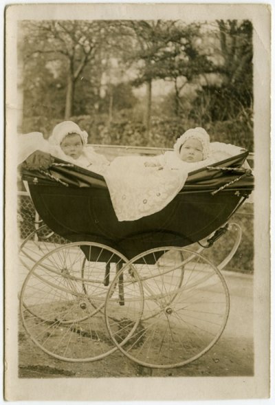 <p>Aux Tuileries à Paris.<br class='autobr' />
© Fonds Dominique de Neyman - Fonds relatif à <acronym title="Jean de Neyman">J.d.N.</acronym> - Collection <acronym title="Patrice Morel">P.M.</acronym></p>© Fonds Dominique de Neyman - Collection <acronym title="Patrice Morel">P.M.</acronym>